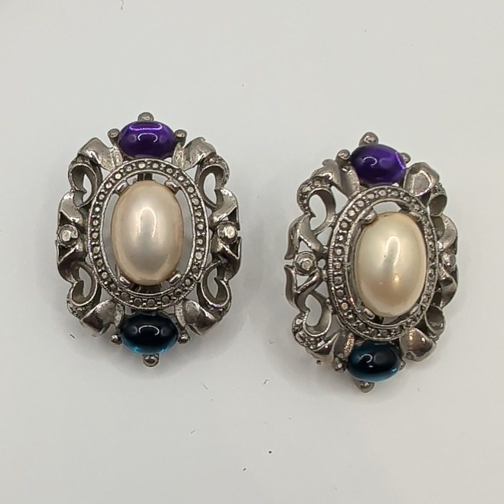 Vintage Crown Trifari Faux Pearl Cabochon Clip Earrings‎ Silver Tone Scroll